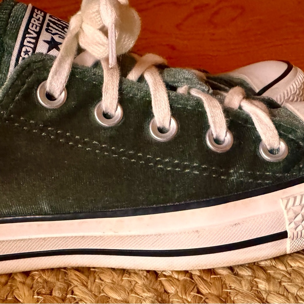Converse Women's Sneakers in Green velvet and White Soles - Picture 6 of 9